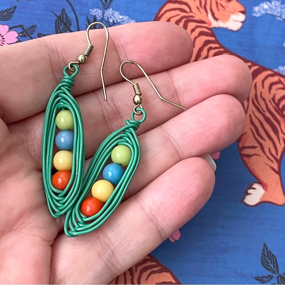 Vtg/modern artisan style peas in a pod dangle earrings whimsical wearable art - Picture 1 of 8